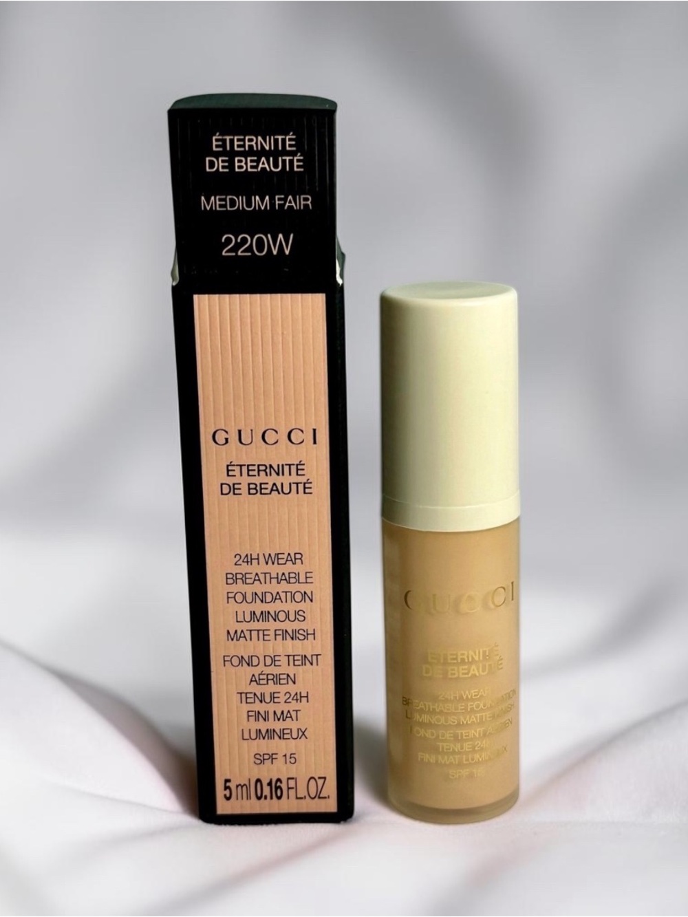 Gucci Éternité de Beauté Foundation 220W Medium Fair - Beige